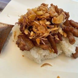 ข้าวเหนียวหมูทอดน้ำจิ้มแจ่ว