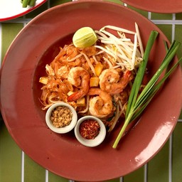 ผัดไทยเส้นจันทน์กุ้ง