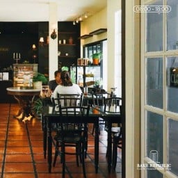 Bake Republic - Coffee, Sourdough, and Library ราชพฤกษ์