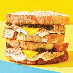 TUNA UNDER THE BUN