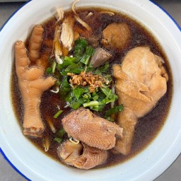 ก๋วยเตี๋ยวไก่ เฮงศรีไก่ตุ๋น