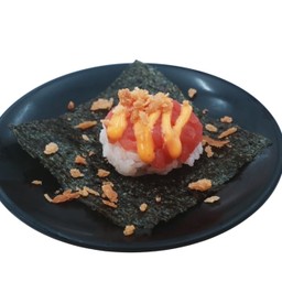 B31 เทมากิมากุโระซอสสไปซี่ (Maguro with Spicy Sauce Temaki)