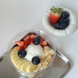 Berry Coconut Greek yogurt