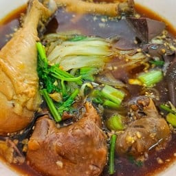 ร้ายก๋วยเตี๋ยวไก่ตุ๋น ร้านส้มตำแซ่บไทเลย