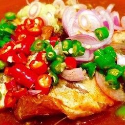 ข้าวยำปลากะป๋อง