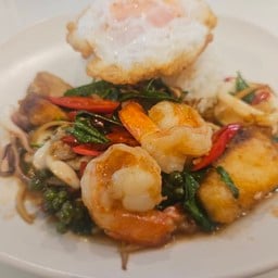 ผัดฉ่ากุ้งราดข้าว