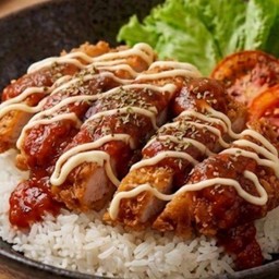 ข้าวไก่ทอดซอสพิซซ่าฉ่ำ