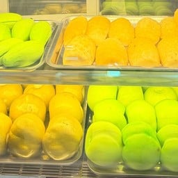 ฝรั่งแช่บ๊วยซอยอารีย์ Red Spoon Market