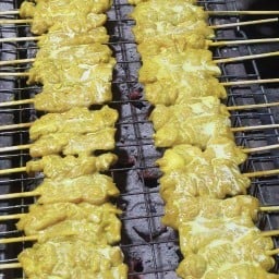 หมูสะเต๊ะแม่บุปผา