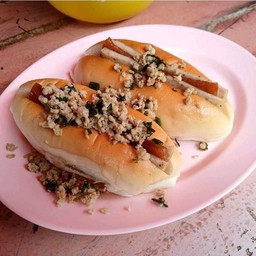 บั๋นหมี่ 3 ชิ้น 100 บาท