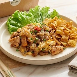 น้ำตาล-ก์่วยเตี๋ยวคั่วไก่หน้าวัดจันทนาราม