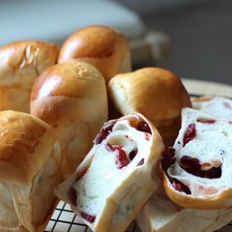 Cranberry Shokupan