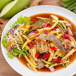 ยำมะม่วงปูม้ากุ้งสด