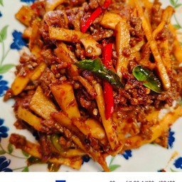 ผัดพริกแกงราดข้าว