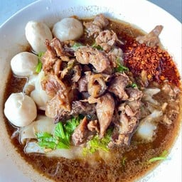 ก๋วยเตี๋ยวหมูน้ำตก(เส้นใหญ่)