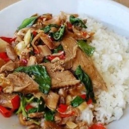 กะเพราเป็ดย่างราดข้าว