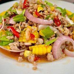 ยำข้าวโพด หมูสับ