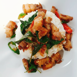 ข้าวกะเพราหมูกรอบ ใหญ่ พระราม9