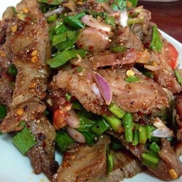 ยำคอหมูย่าง