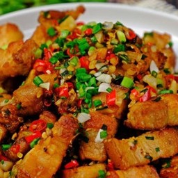 หมูกรอบคั่วพริกเกลือ