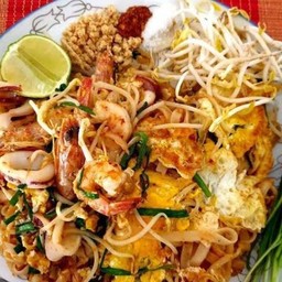 ผัดไทรวม