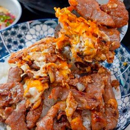 หมูกระเทียมผัดไข่