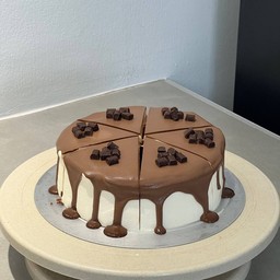 CHOCOLATE CAKE!