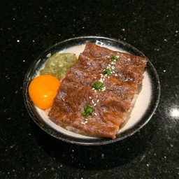 Sukiyaki Japanese Wagyu Ribeye A5 Donburi ข้าวหน้าริบอายวากิวญี่ปุ่น A5 สุกี้ยากี้
