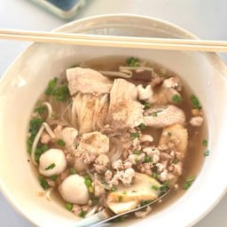 ก๋วยเตี๋ยวหน้าบ้าน ซอยข้างวัดเทพบุตร