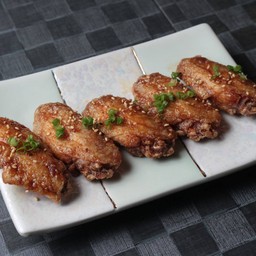 ปีกไก่ทอดคลุกซอส