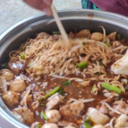 เส้นเล็กหมูน้ำตก