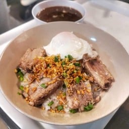 อากู๋ ข้าวต้มมาม่า สาขาตลาดโบ๊ทสามกอง