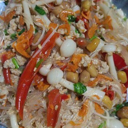 ยำแซ่บยามดึก
