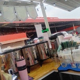 ชานมไข่มุกซุ้มสีฟ้าๆ สาขาตลาดบ่อทอง