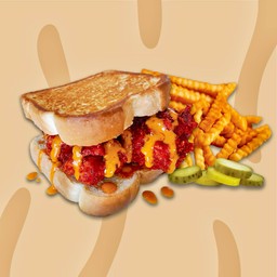 HOT CHICKEN SANDO W/ FRIES