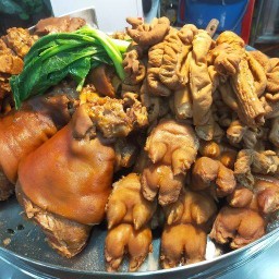 มาต่อข้าวขาหมู(Pork leg) อยู่ในศูนย์อาหาร 99 food court