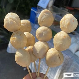 ลูกชิ้นหมูทอด ( 4 ลูก )