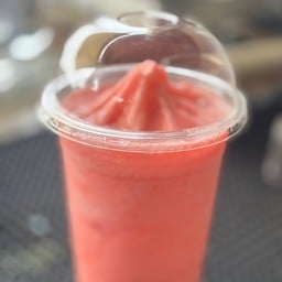 สตอเบอรี่ โยเกิร์ต ปั่น
