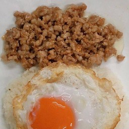 ข้าวหมูสับ ไก่ ผัดกระเทียม