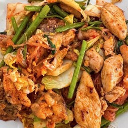 สุกี้แห้งไก่ ผัดซอสเย็นตาโฟ