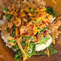 เนื้อสับผัดใบยี่หร่า