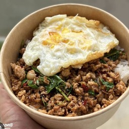 กระเพราหมูสับไข่ดาว