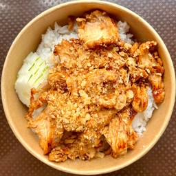ข้าวทอดกระเทียม เนื้อสัตว์ต่างๆ
