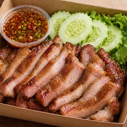 ข้าวคอหมูย่างแท้ๆๆ(พร้อมผักและน้ำจิ้มแจ่ว)