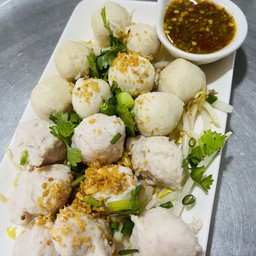 ลวกจิ้มหมูเด้ง-ลูกชิ้น