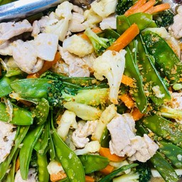 ผัดถั่วลันเตาหมูหมูชิ้น