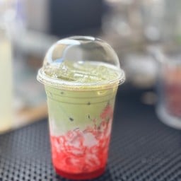 สตอเบอรี่ มัทฉะเย็น