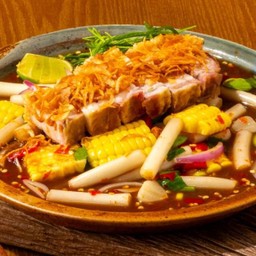 ยำหมูกรอบทรงเครื่อง