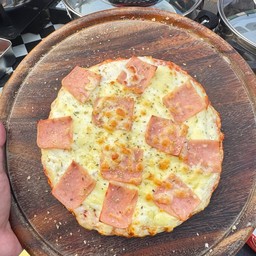 เน้นชีสพิซซ่า เน้นชีสพิซซ่า