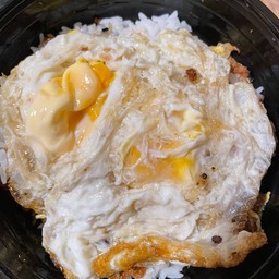 กะเพราพริกแห้ง ไข่เจียวฟู